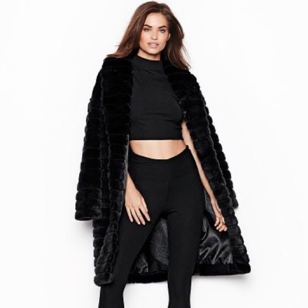 🚨FINAL SALE🚨 Victoria Sport Faux fur Long Coat